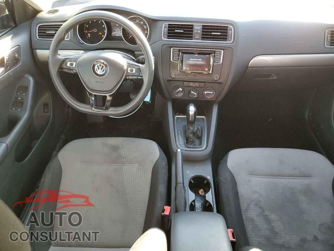 VOLKSWAGEN JETTA 2017 - 3VW2B7AJXHM287002