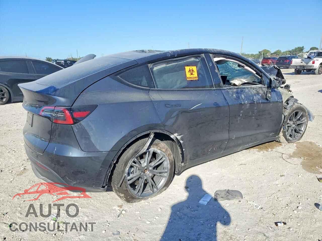 TESLA MODEL Y 2024 - 7SAYGDED1RF105309