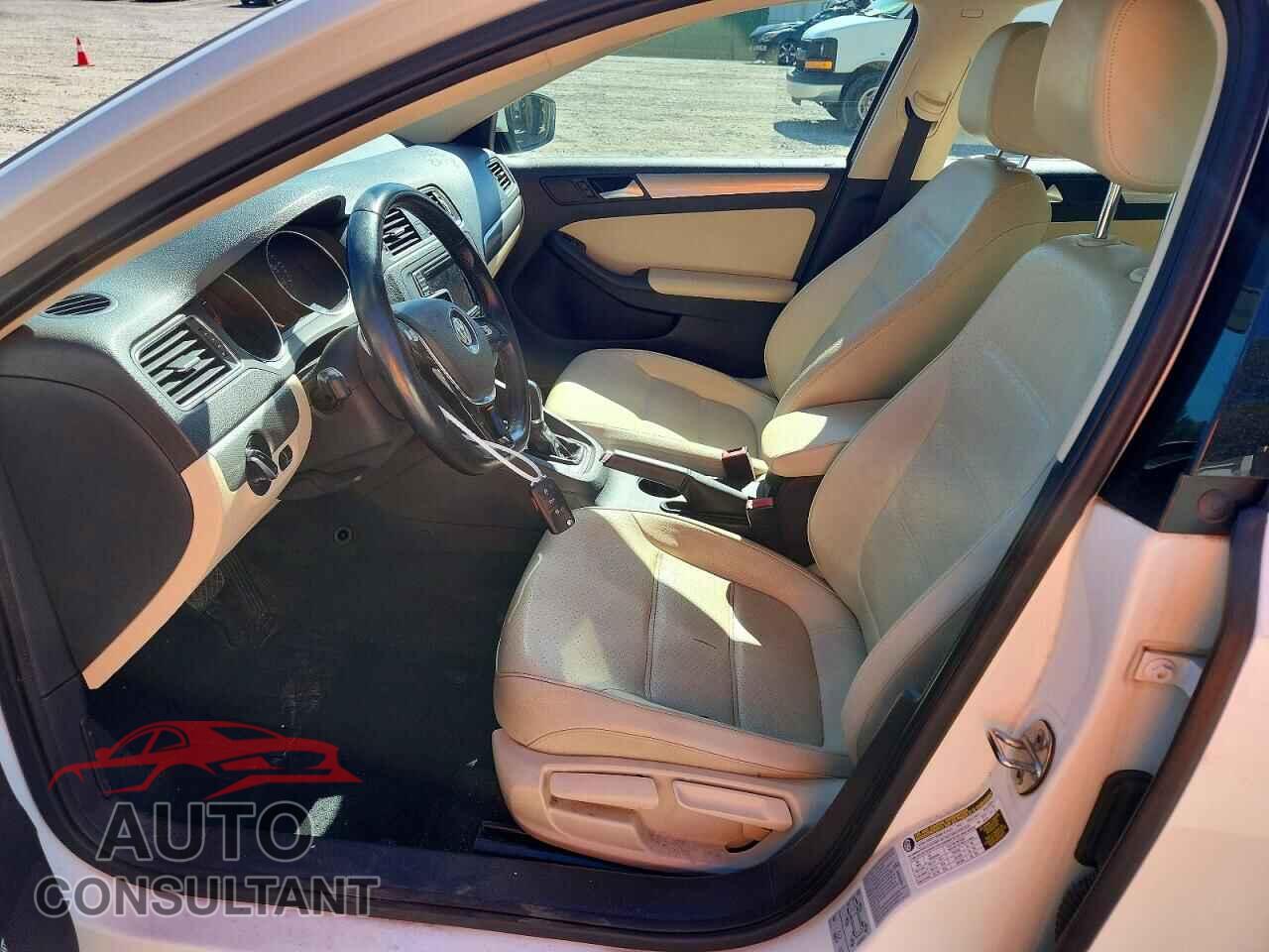 VOLKSWAGEN JETTA 2017 - 3VWDB7AJ0HM208896