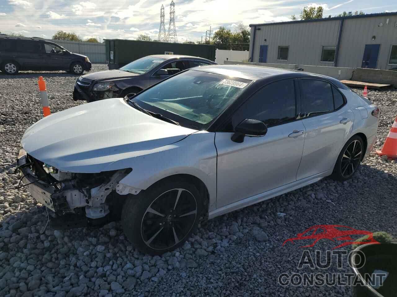 TOYOTA CAMRY 2018 - 4T1B61HK2JU068776