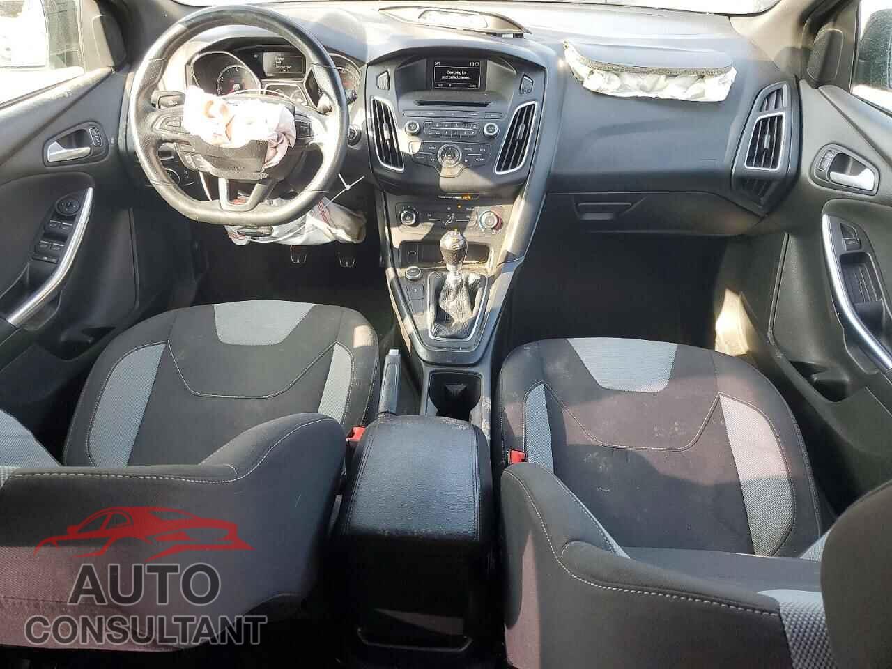 FORD FOCUS 2015 - 1FADP3L90FL314530