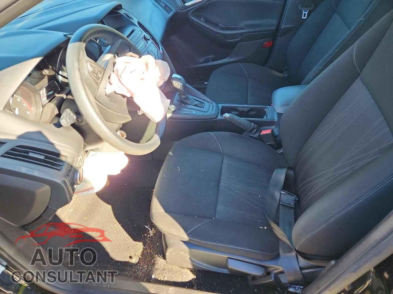 FORD FOCUS 2015 - 1FADP3F2XFL295743