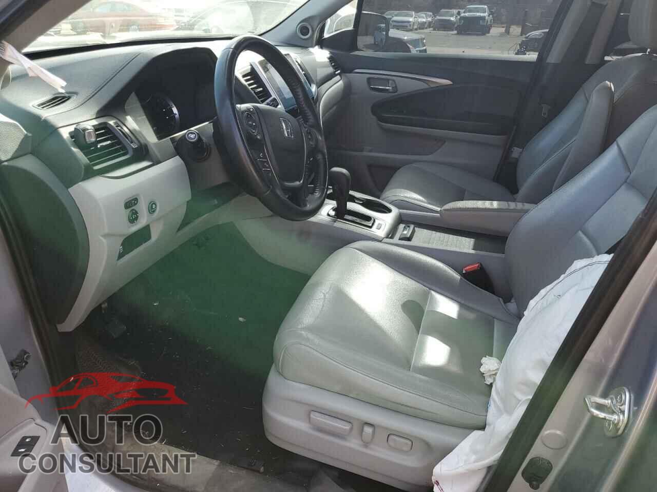 HONDA PILOT 2018 - 5FNYF5H81JB010872
