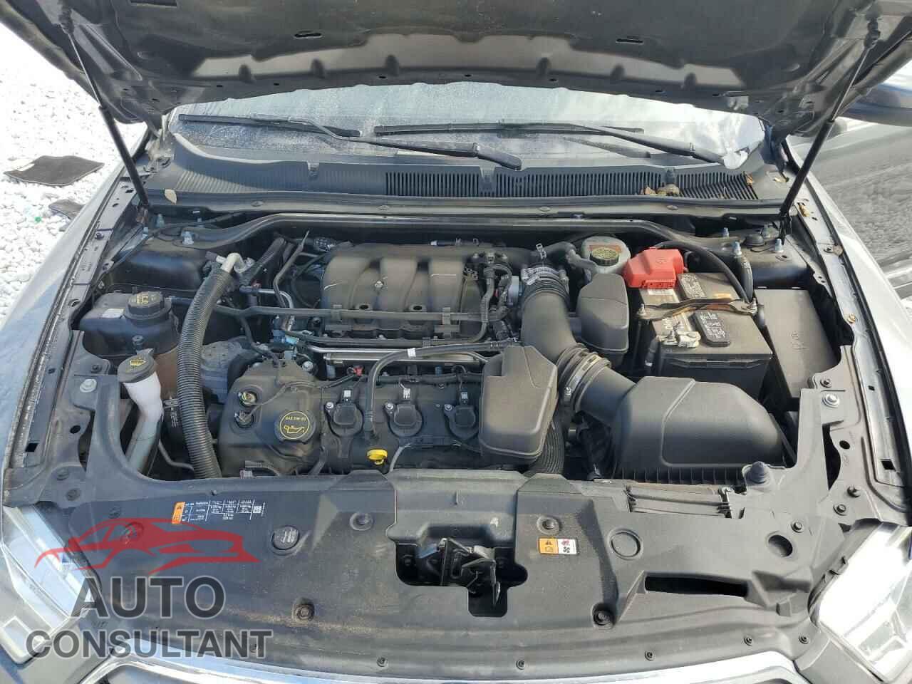 FORD TAURUS 2018 - 1FAHP2E84JG112274