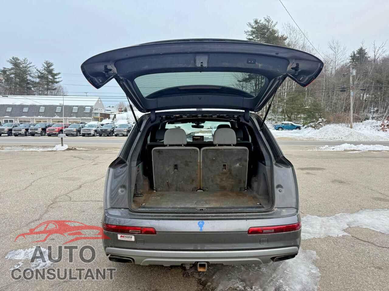 AUDI Q7 2018 - WA1LAAF77JD044103