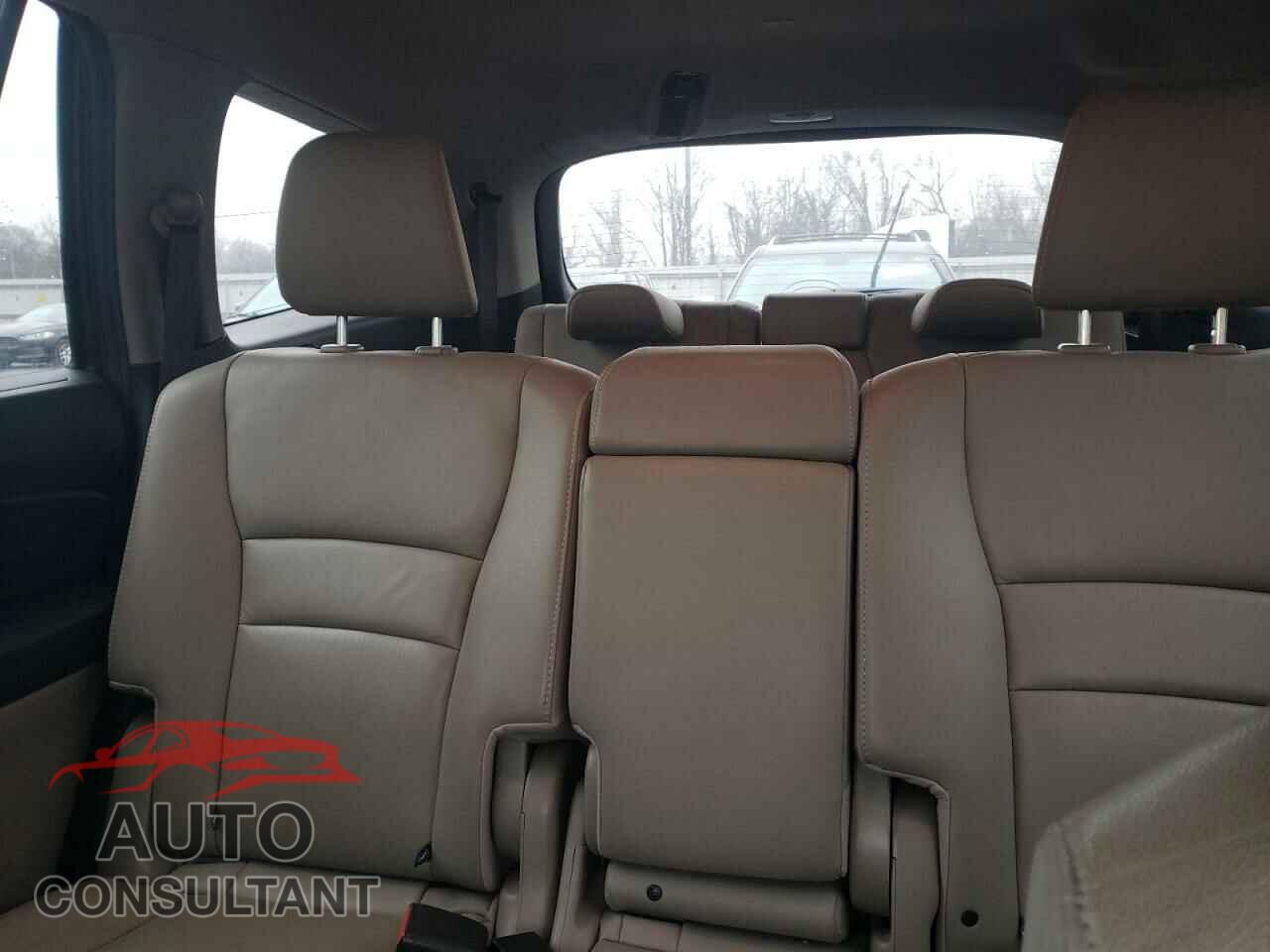 HONDA PILOT 2017 - 5FNYF6H51HB022218