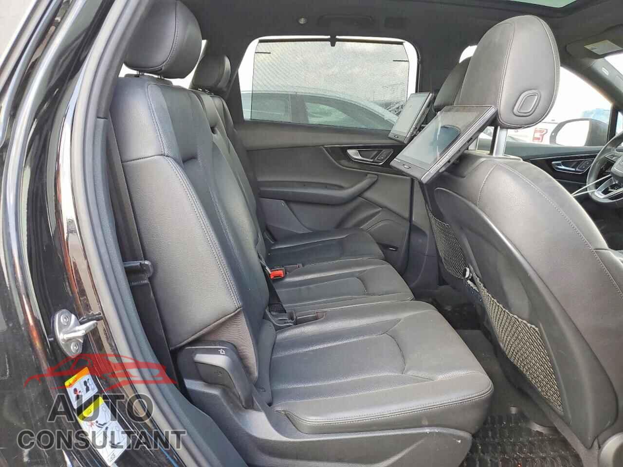 AUDI Q7 2018 - WA1VAAF7XJD020385