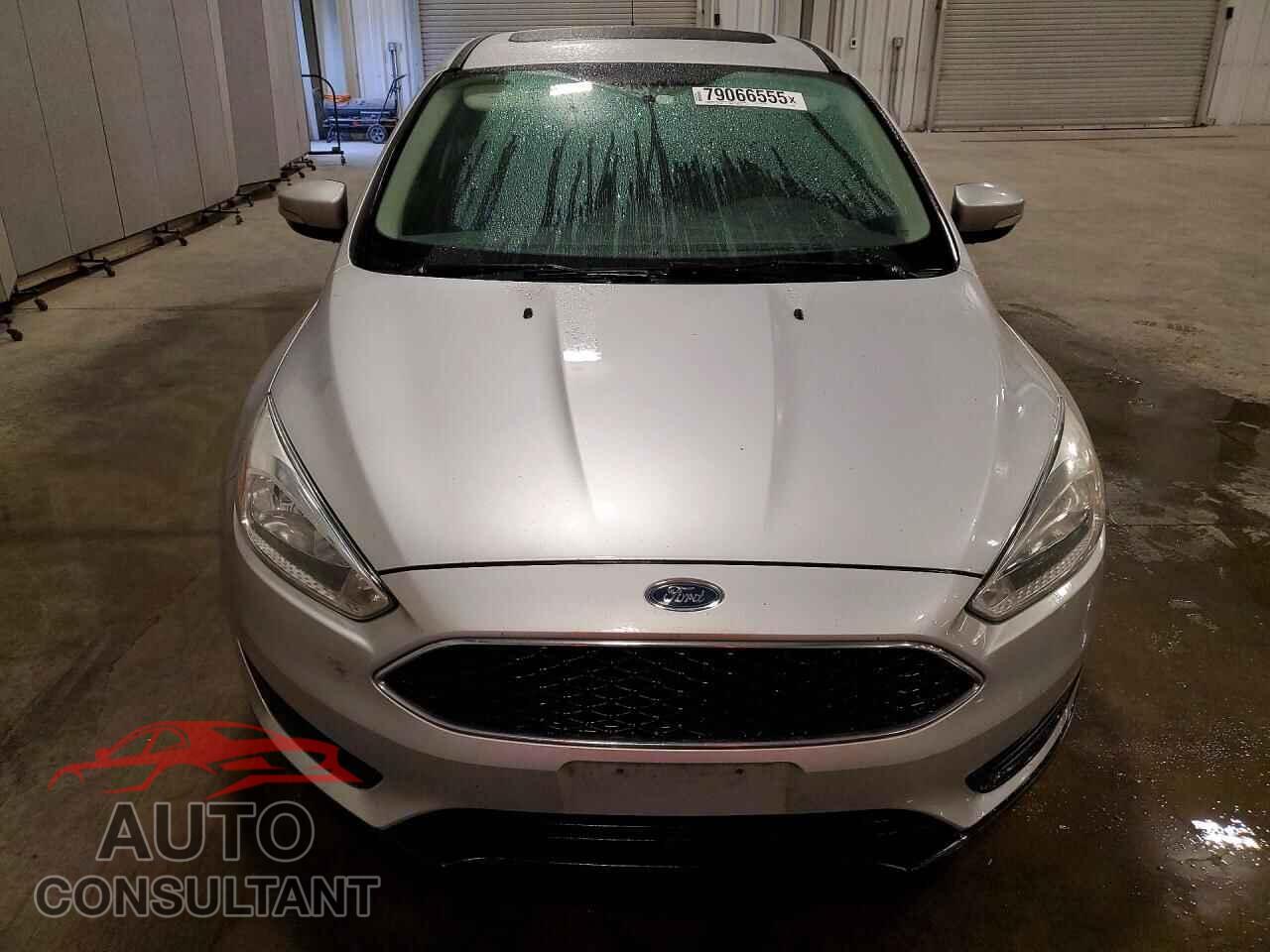 FORD FOCUS SE 2015 - 1FADP3F25FL229598