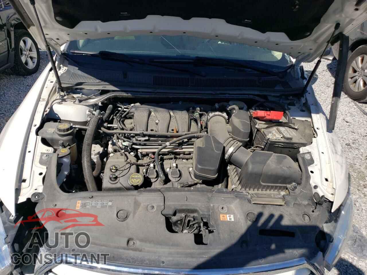 FORD TAURUS 2018 - 1FAHP2F82JG105595