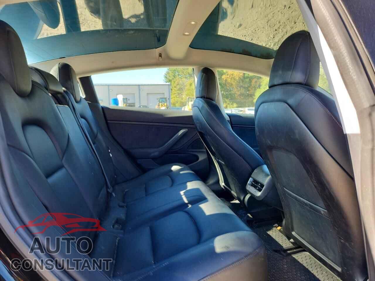 TESLA MODEL 3 2018 - 5YJ3E1EB7JF144467