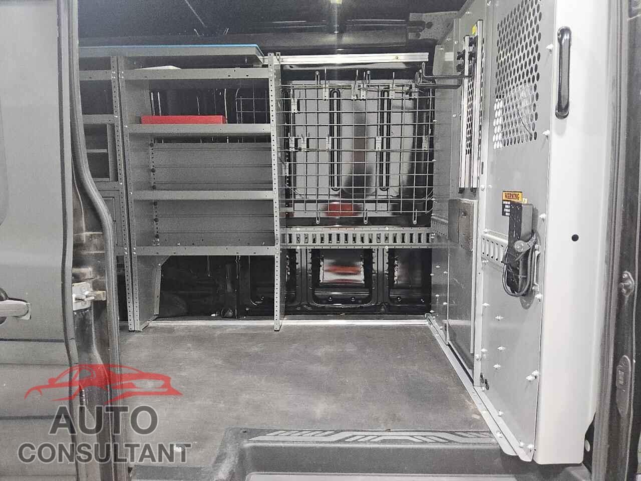 FORD TRANSIT 2017 - 1FTYR2CM1HKB01907