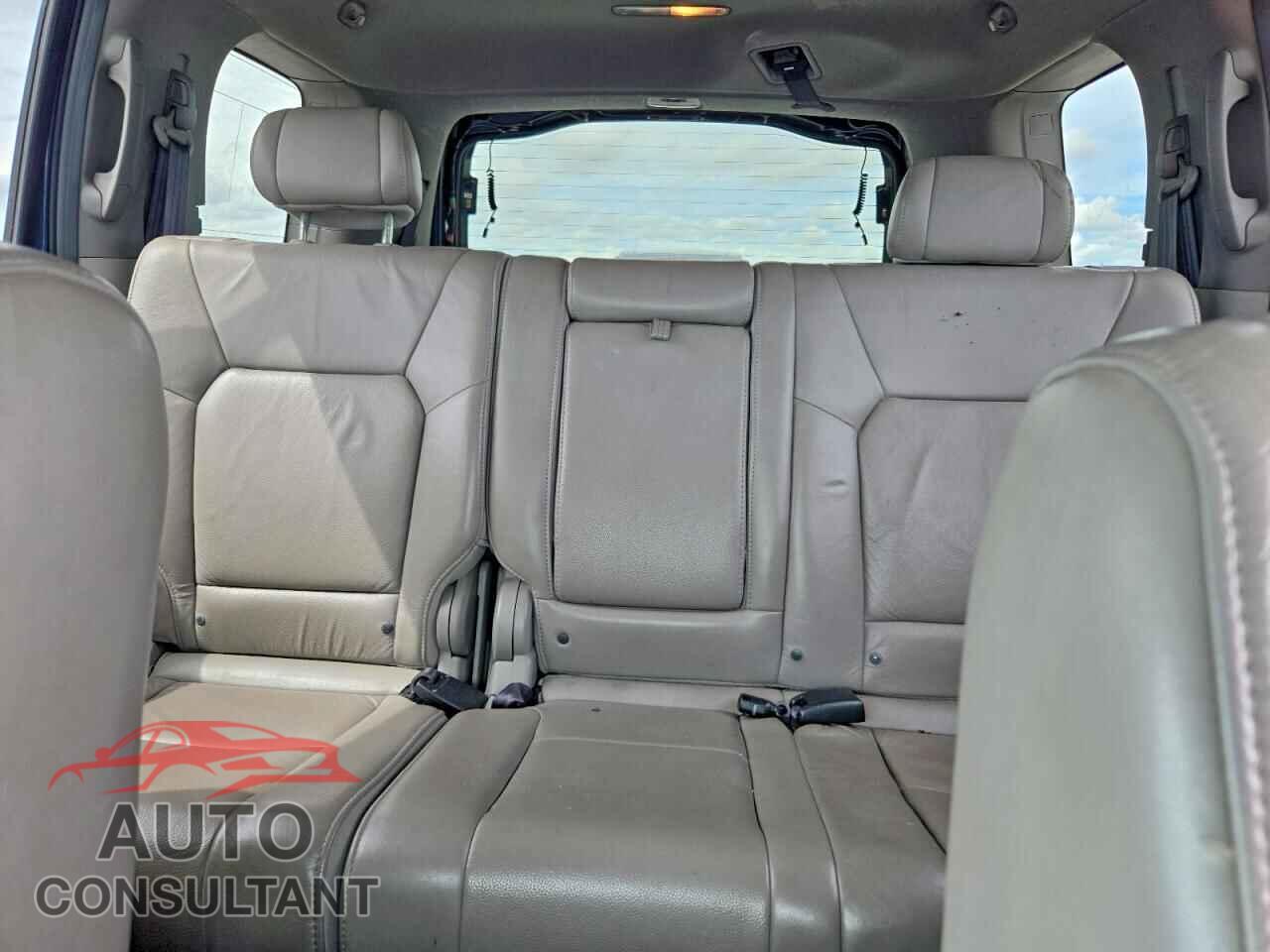 HONDA PILOT 2011 - 5FNYF4H51BB030556