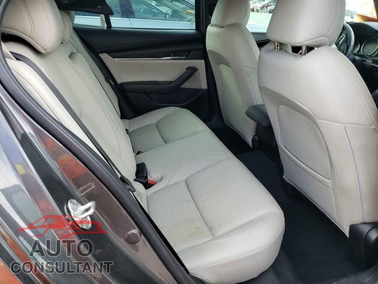 MAZDA 3 2019 - JM1BPBDM8K1118372