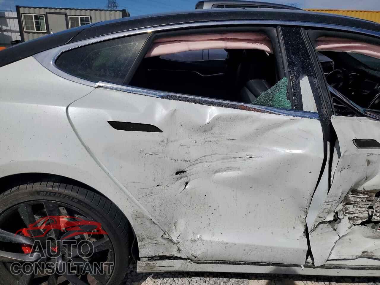TESLA MODEL S 2016 - 5YJSA1E44GF133007
