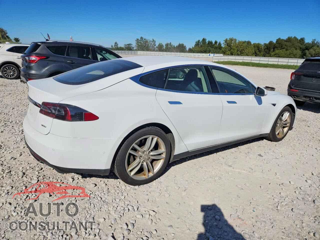 TESLA MODEL S 2015 - 5YJSA1E22FF111942