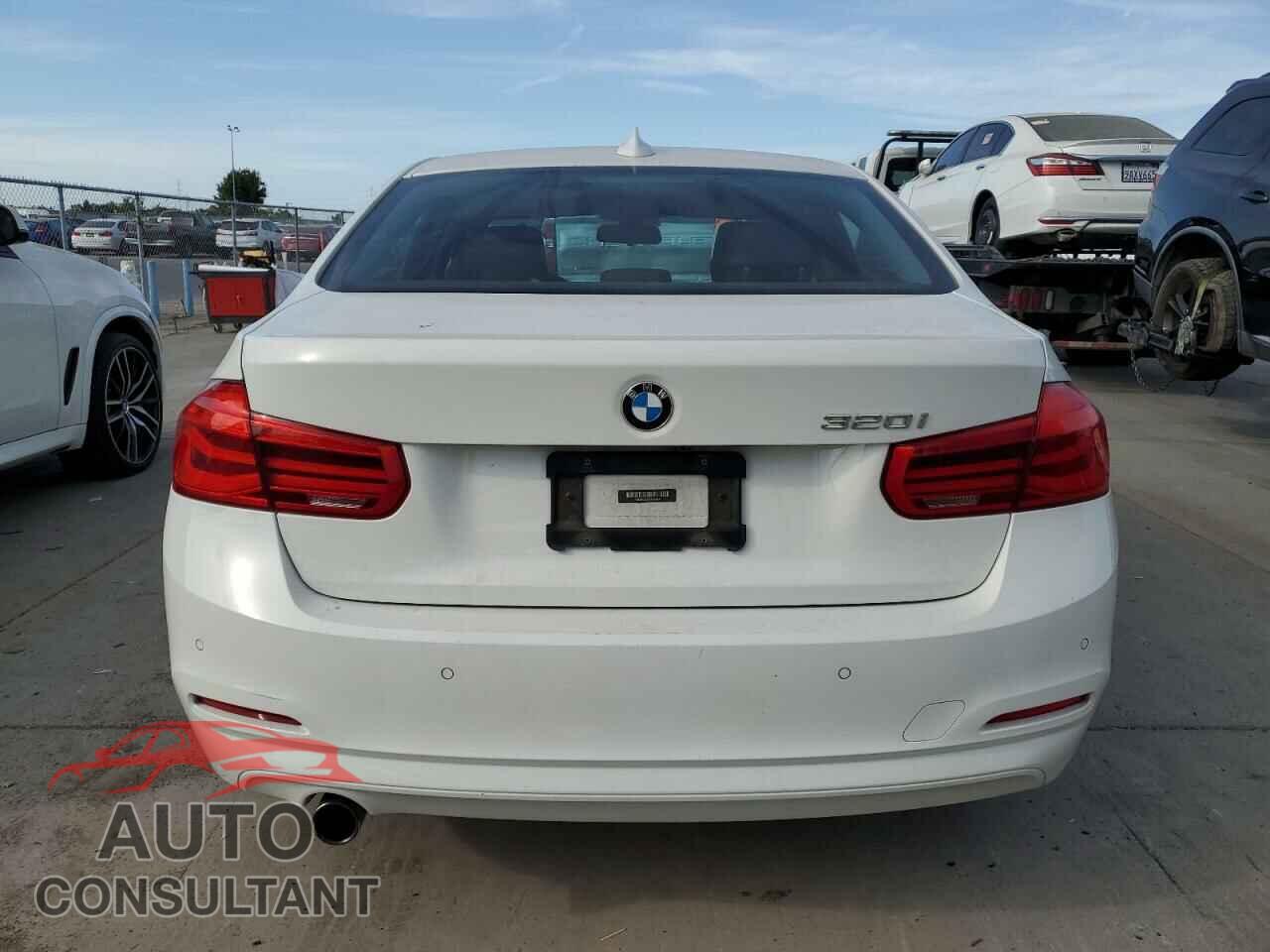 BMW 3 SERIES 2017 - WBA8A9C33HK864600
