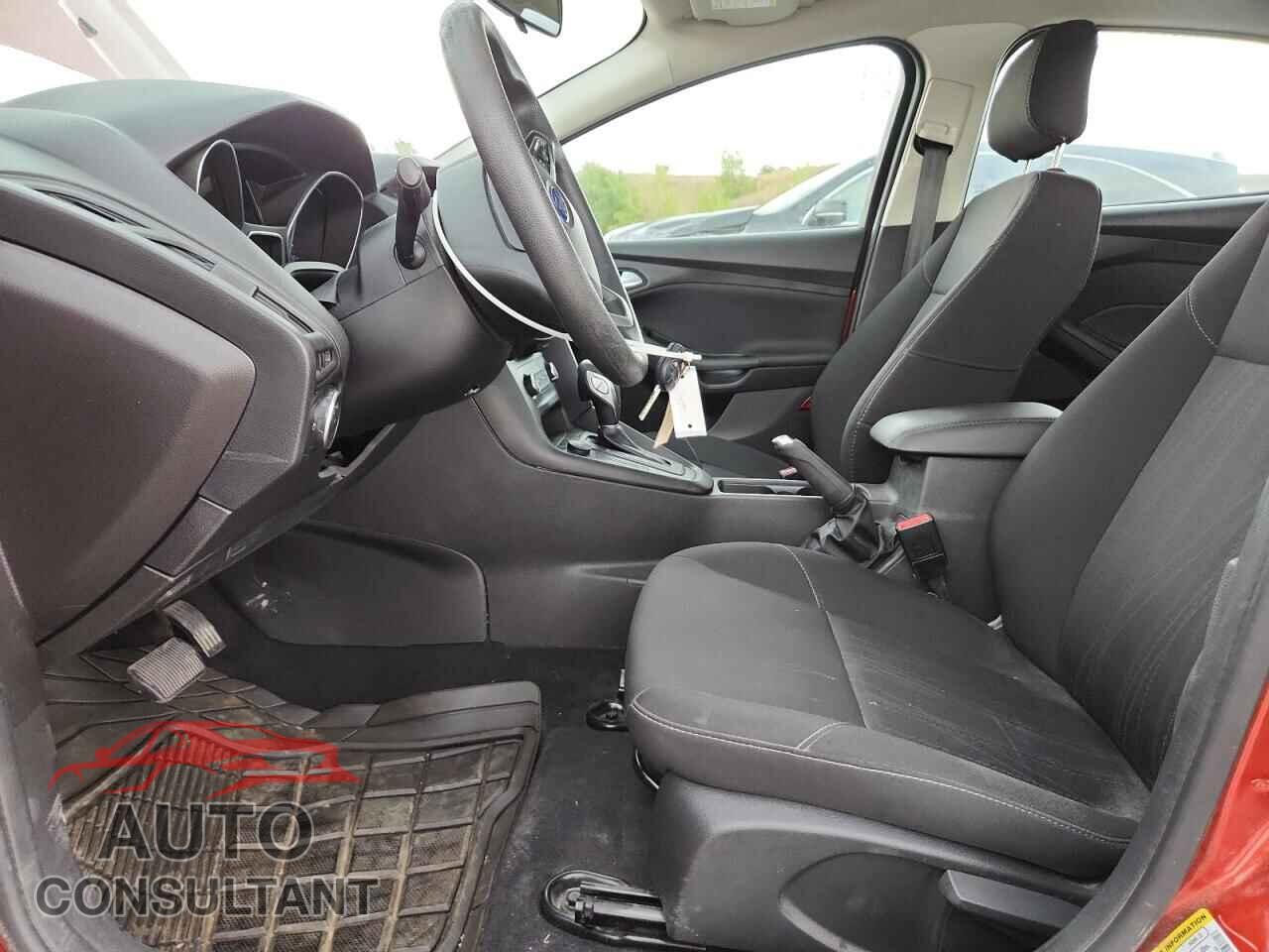 FORD FOCUS 2018 - 1FADP3K2XJL331171