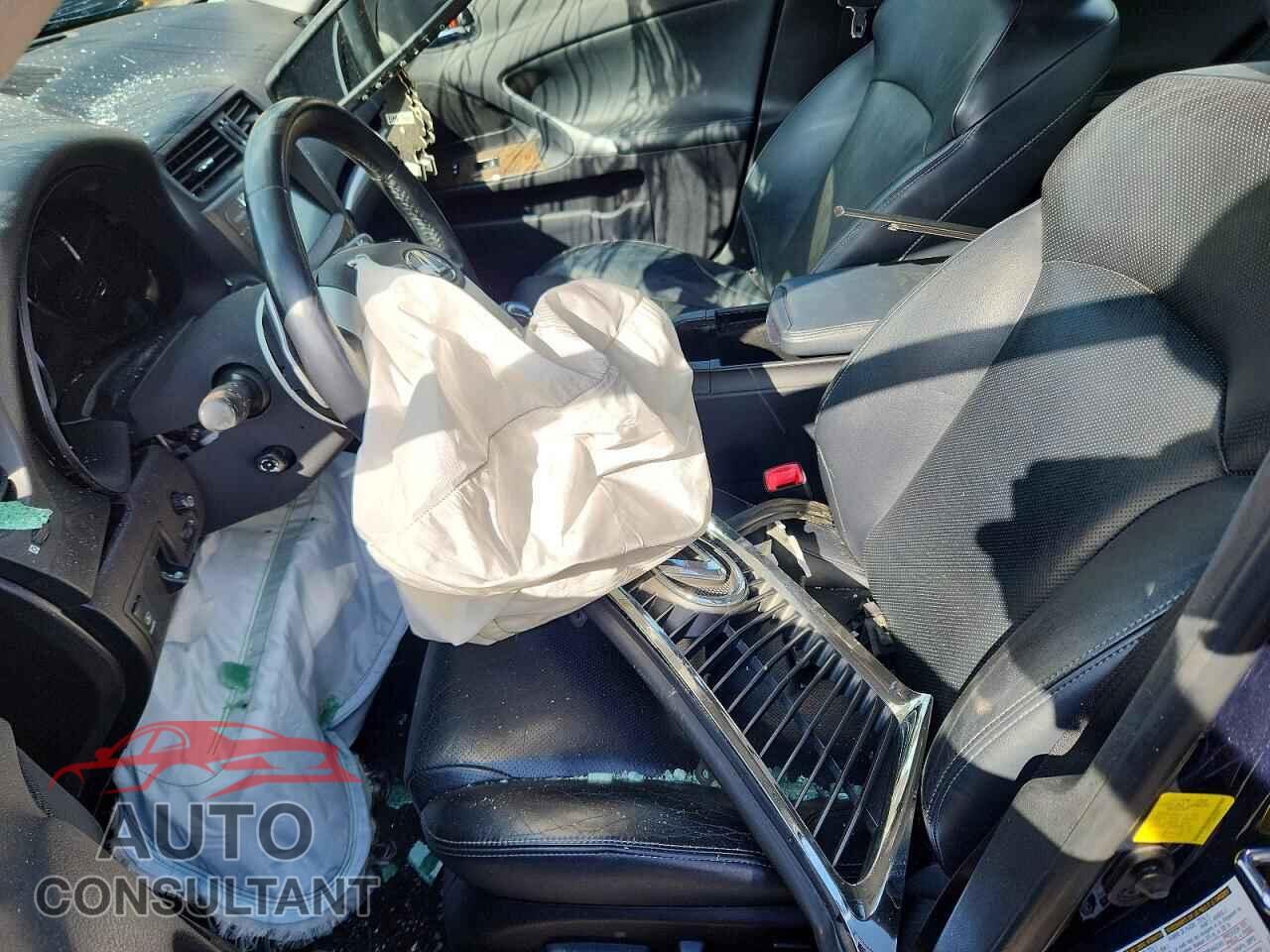 LEXUS IS 2011 - JTHCF5C28B5050879