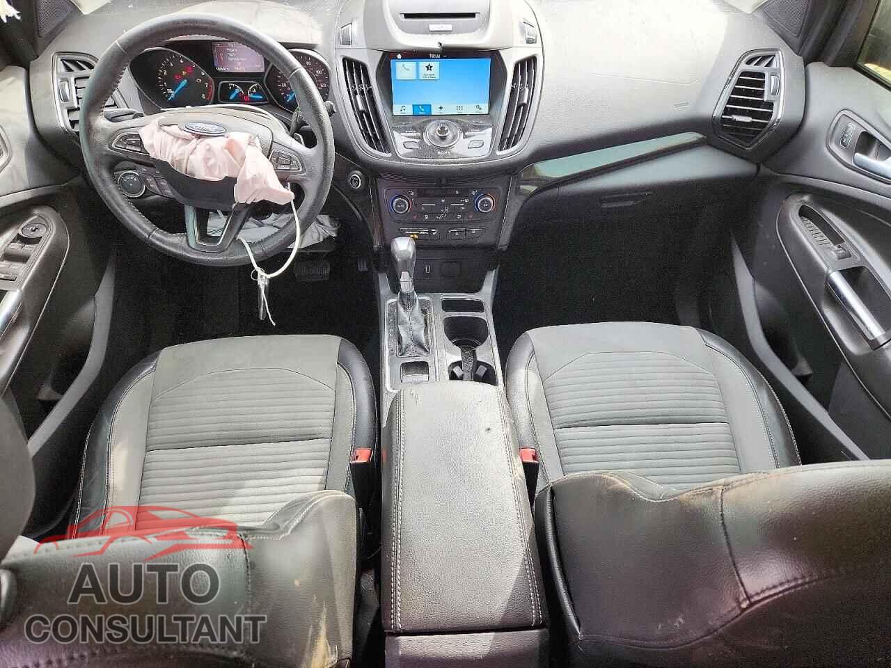 FORD ESCAPE 2017 - 1FMCU9J90HUB17662