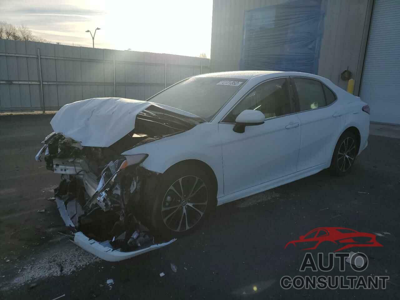 TOYOTA CAMRY 2018 - 4T1B11HK8JU677174