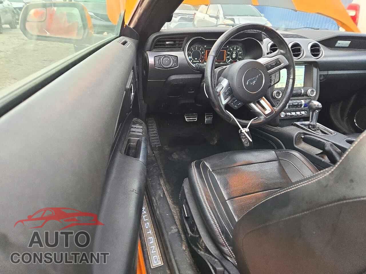 FORD MUSTANG 2018 - 1FATP8UH5J5143561