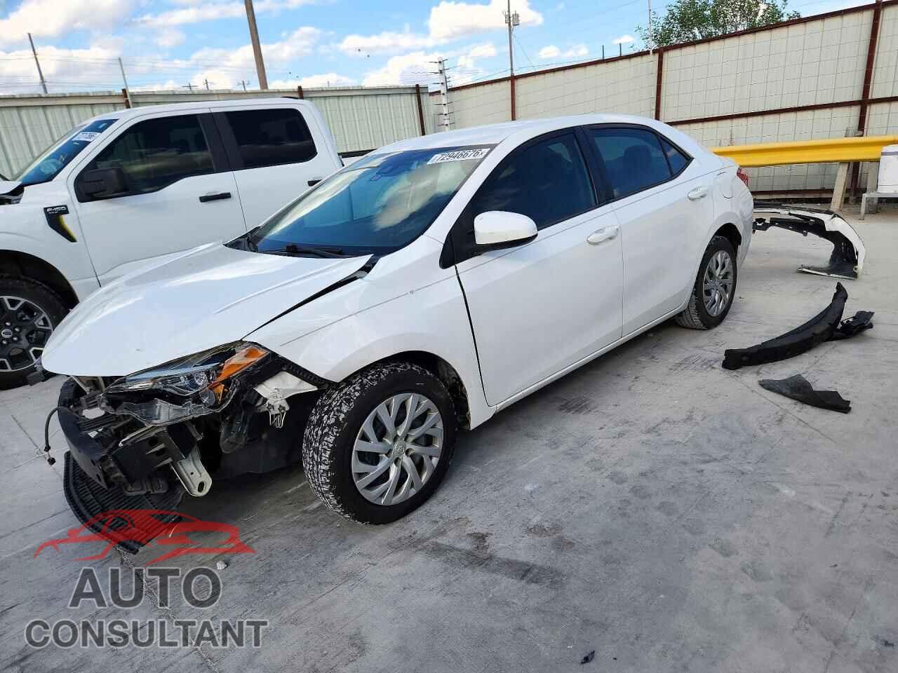 TOYOTA COROLLA 2018 - 5YFBURHE0JP798024