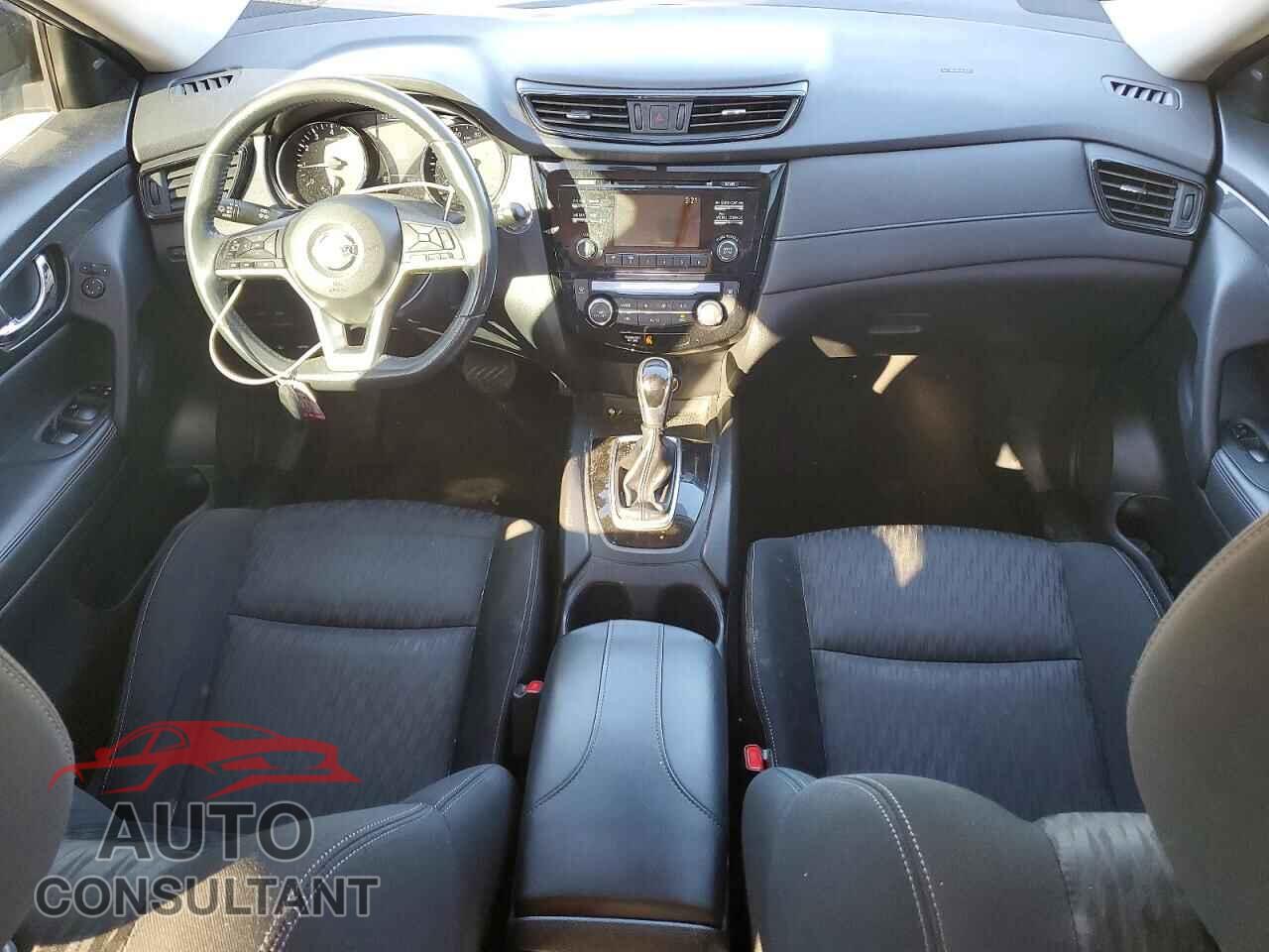 NISSAN ROGUE 2017 - KNMAT2MT6HP558742