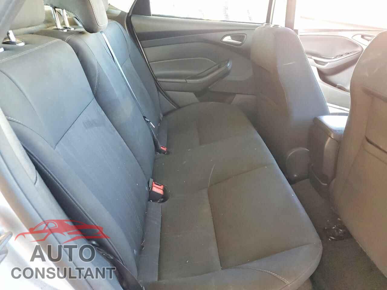 FORD FOCUS 2017 - 1FADP3F21HL215619