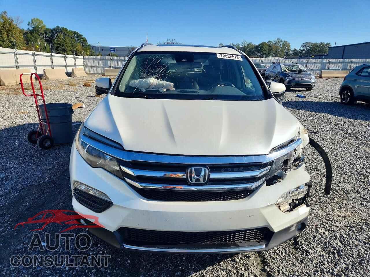 HONDA PILOT 2017 - 5FNYF5H99HB017264