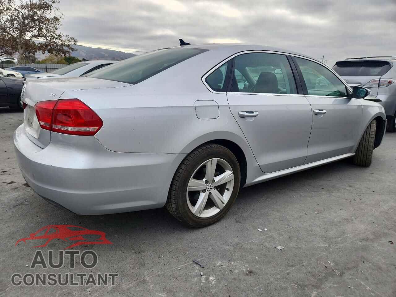 VOLKSWAGEN PASSAT 2012 - 1VWBH7A32CC022195