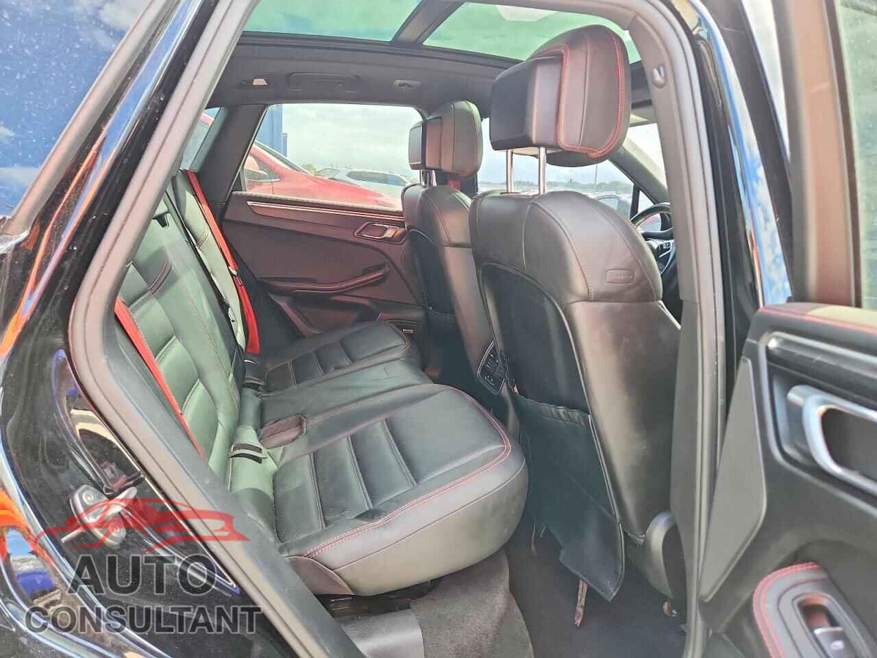 PORSCHE MACAN 2017 - WP1AG2A58HLB56737