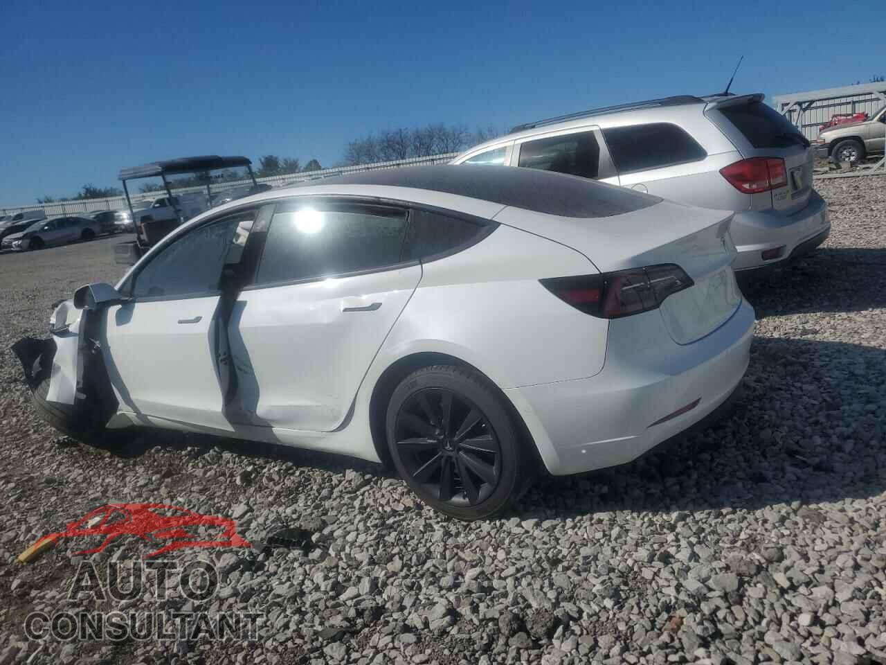 TESLA MODEL 3 2022 - 5YJ3E1EA8NF373737