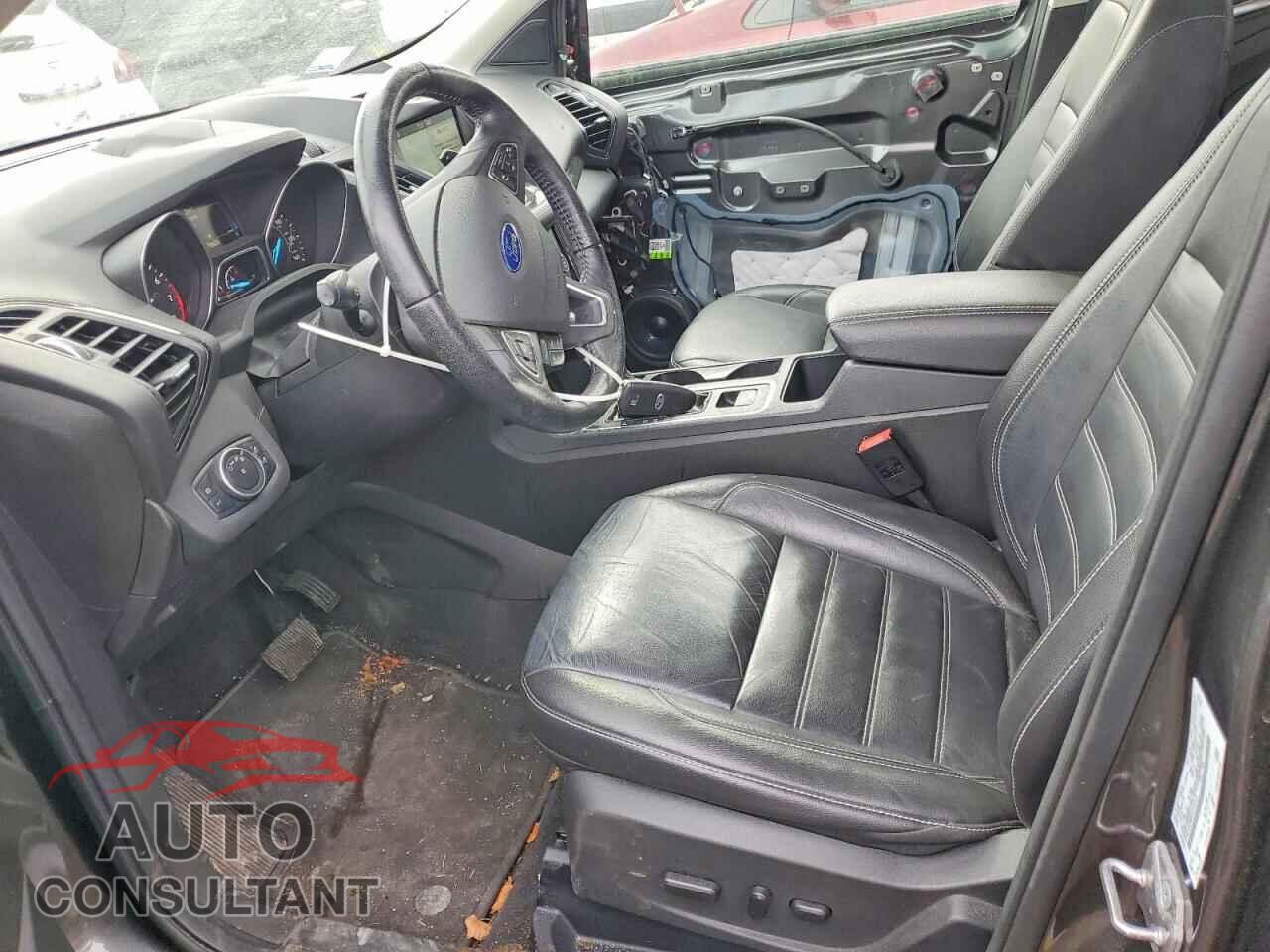 FORD ESCAPE 2017 - 1FMCU9J90HUC13341