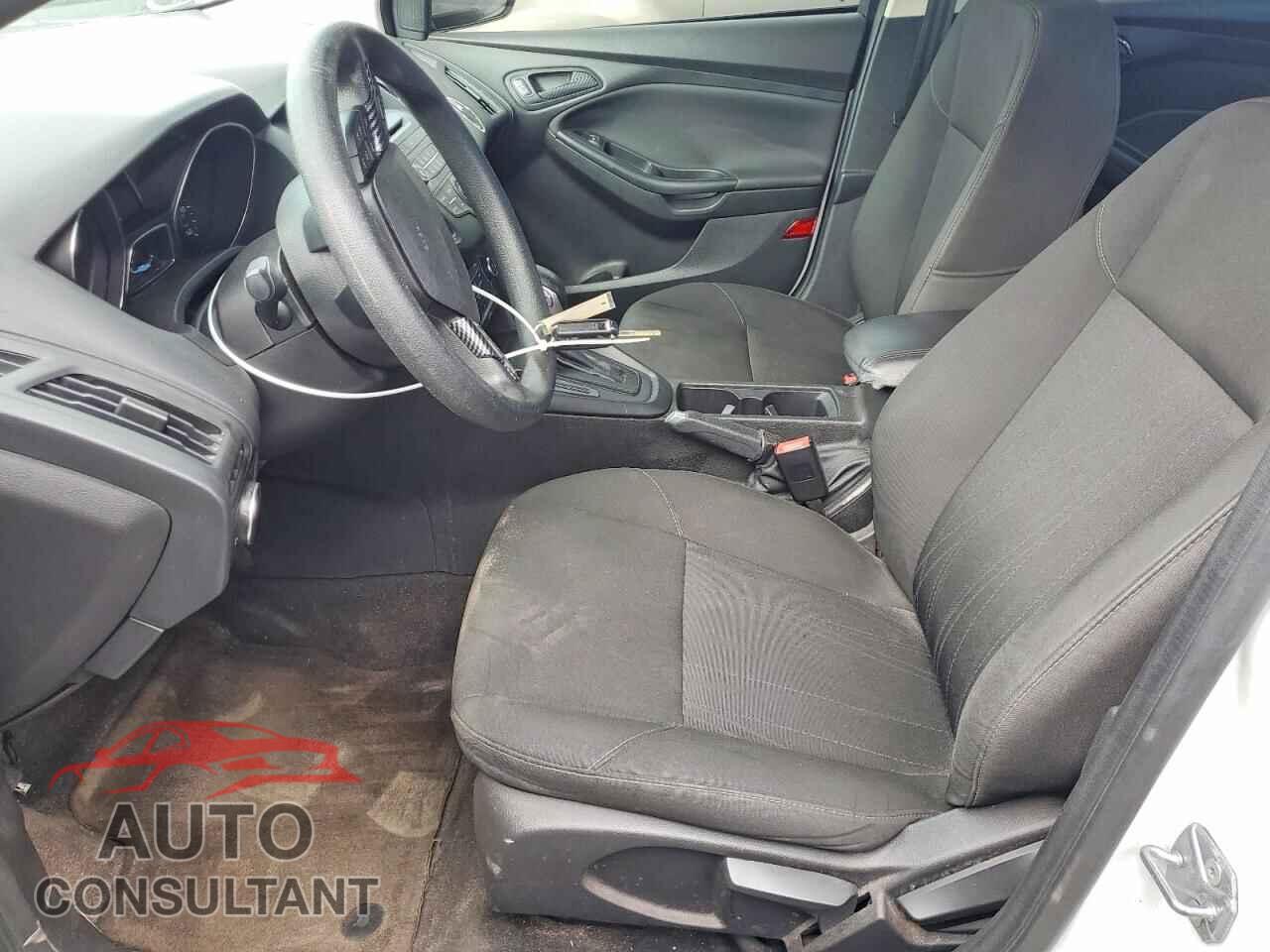 FORD FOCUS 2017 - 1FADP3F28HL208439