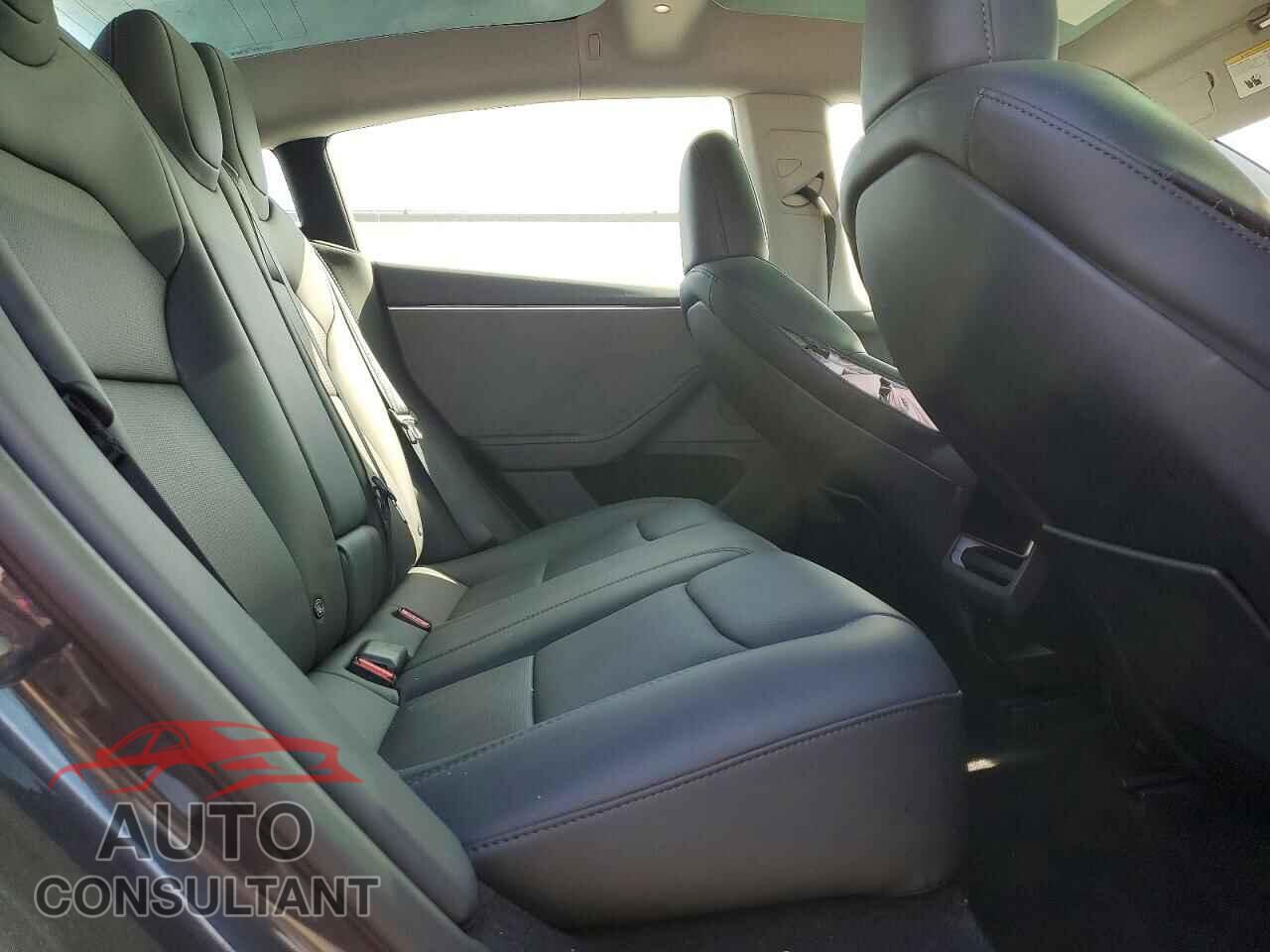 TESLA MODEL 3 2025 - 5YJ3E1EA4SF904671