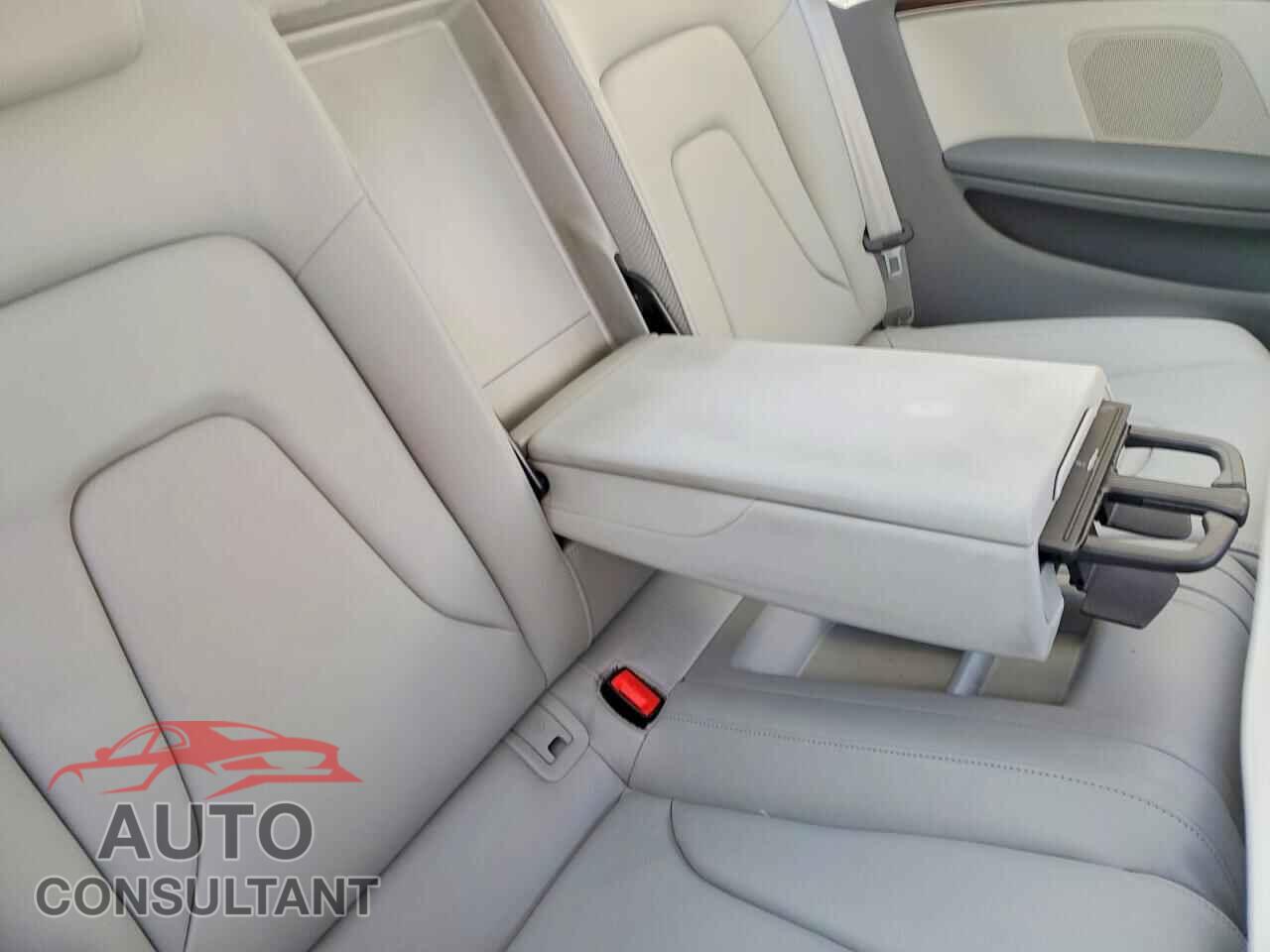AUDI A 5 2013 - WAULFAFR9DA023619