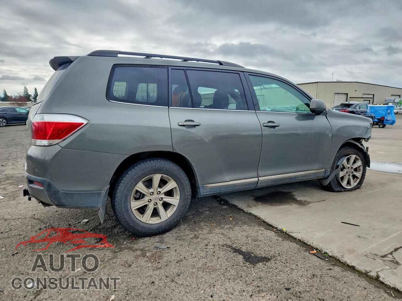 TOYOTA HIGHLANDER 2012 - 5TDBK3EH8CS111111