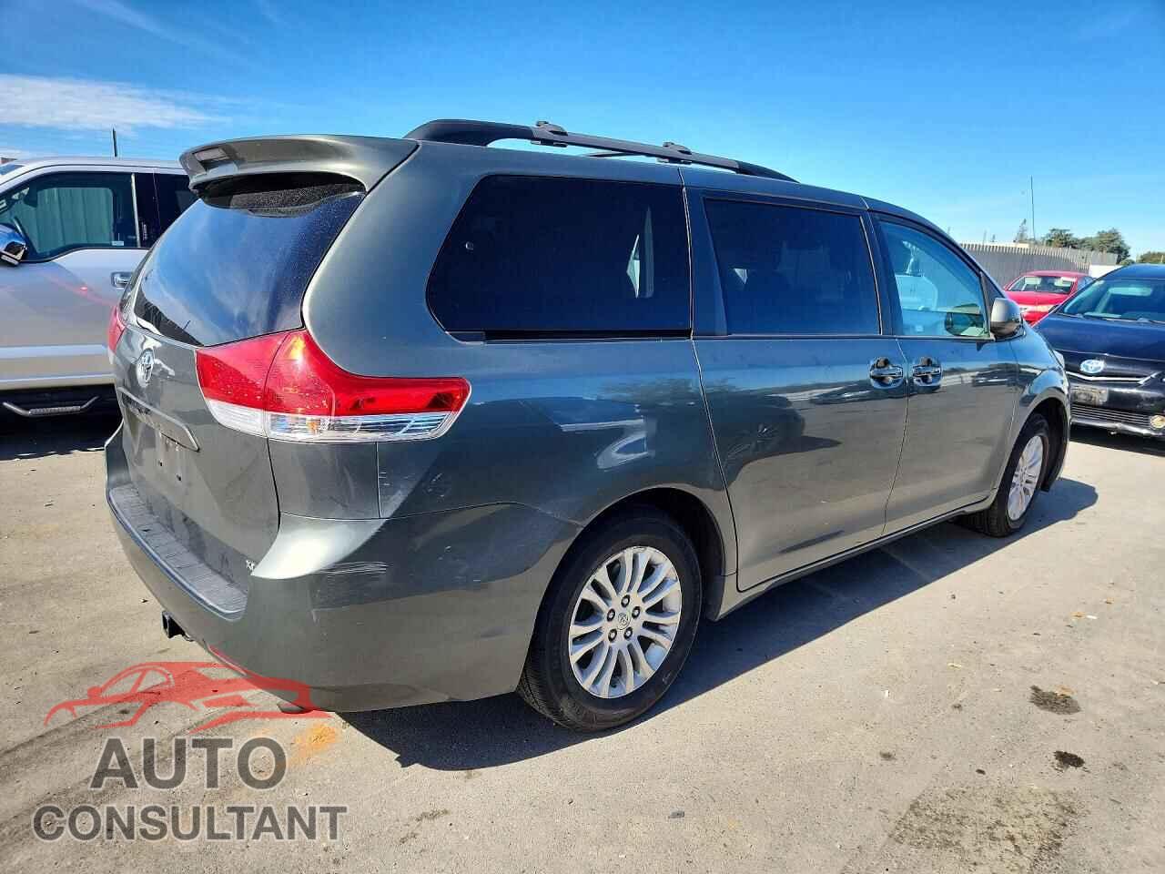 TOYOTA SIENNA 2013 - 5TDYK3DC8DS321709