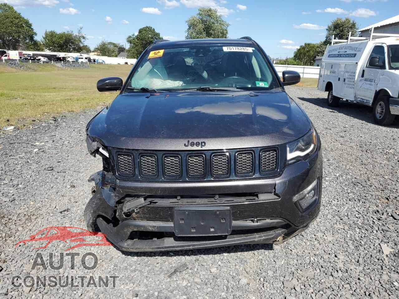 JEEP COMPASS 2018 - 3C4NJDBB8JT325606