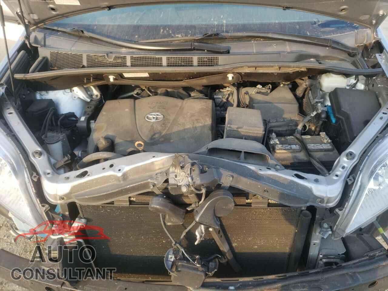TOYOTA SIENNA 2018 - 5TDDZ3DC5JS200044