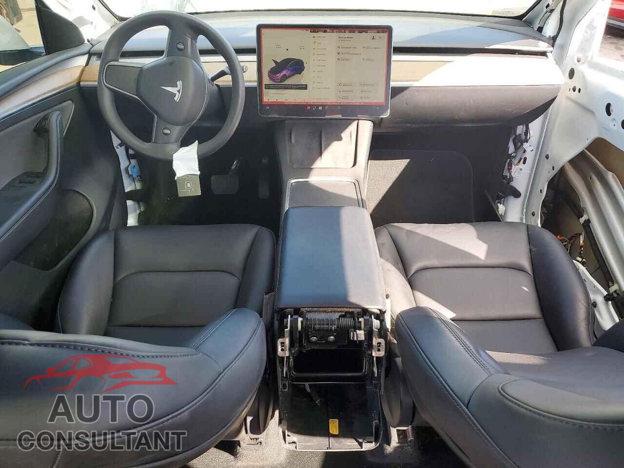 TESLA MODEL Y 2024 - 7SAYGAEE9RF101662