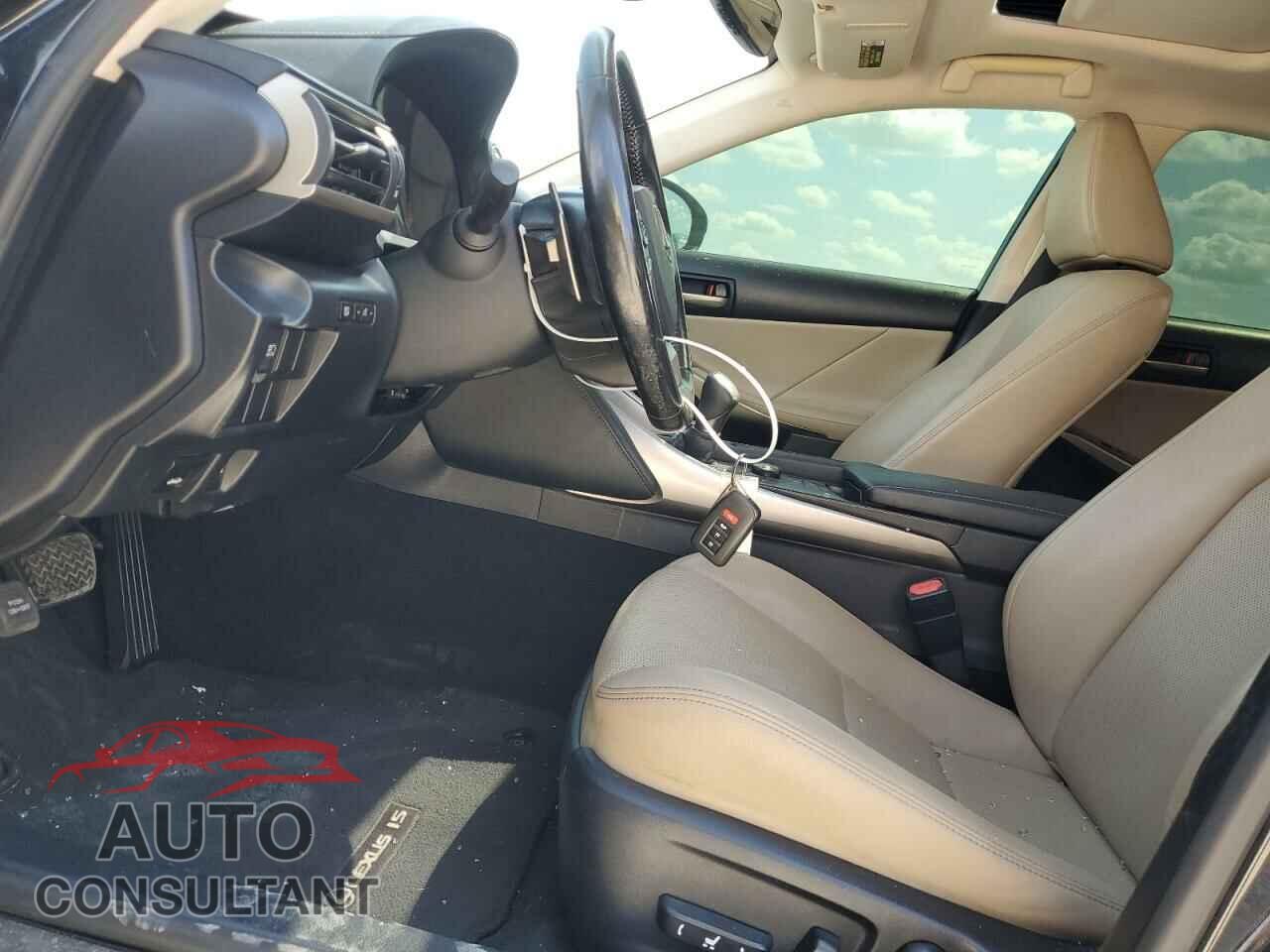LEXUS IS 2017 - JTHBA1D27H5047403