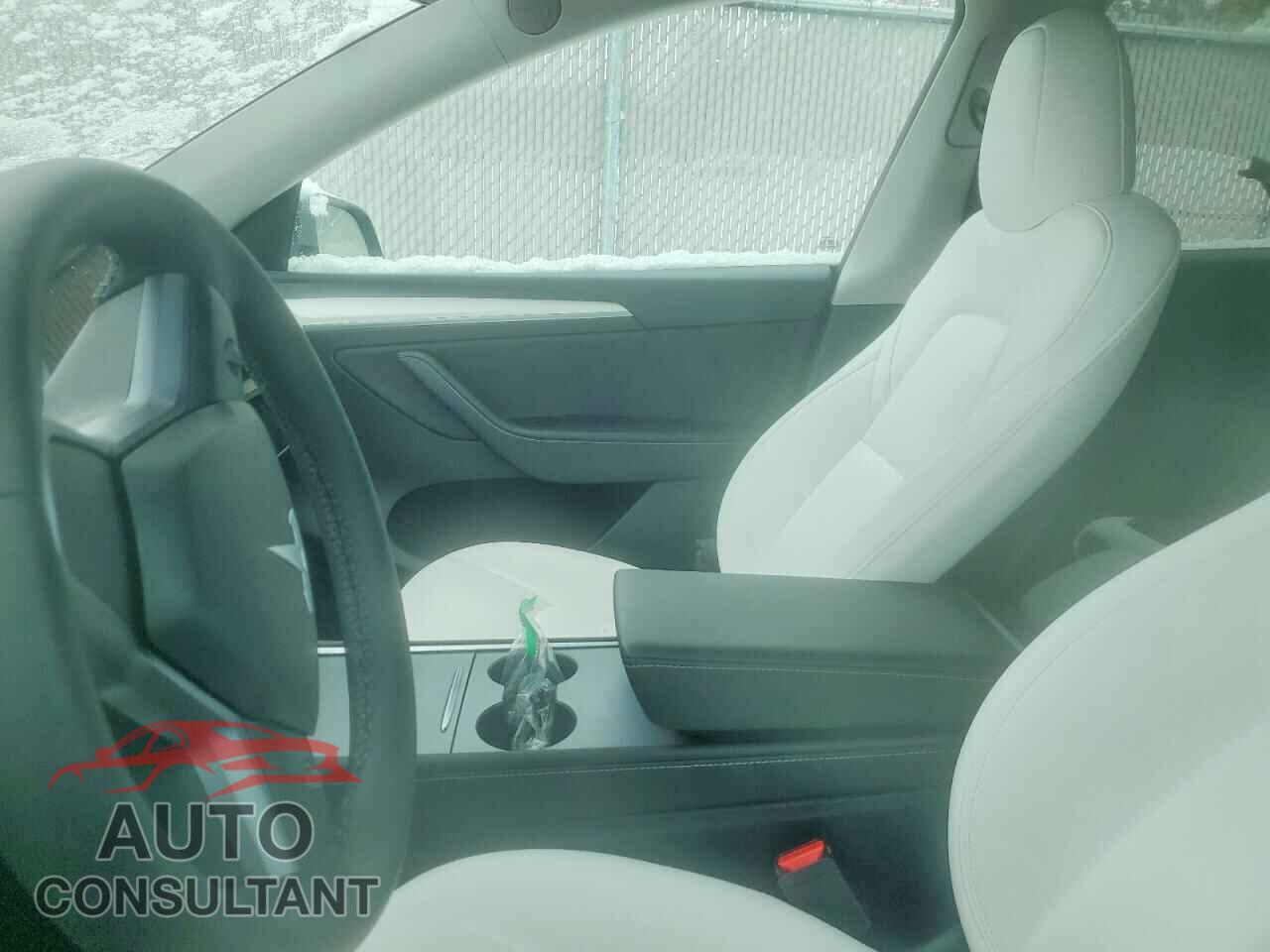 TESLA MODEL Y 2024 - 7SAYGDEE7RF230579