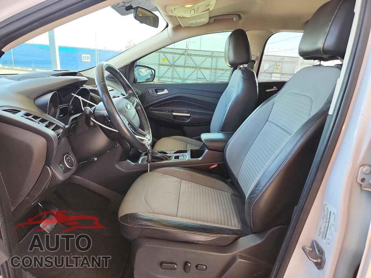 FORD ESCAPE 2017 - 1FMCU0GD4HUC12782