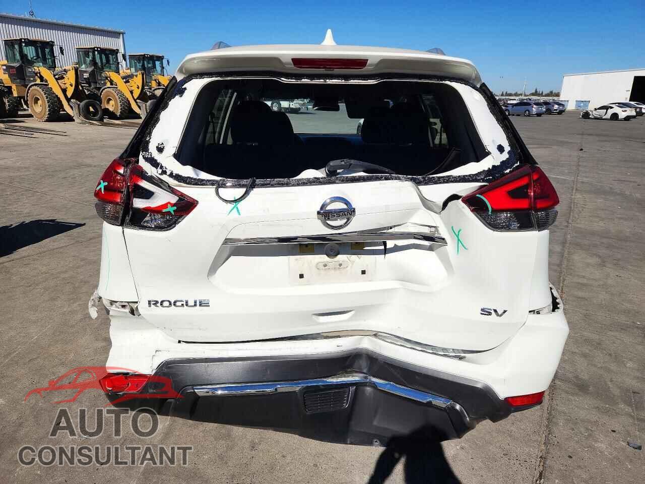 NISSAN ROGUE 2017 - KNMAT2MT8HP549699