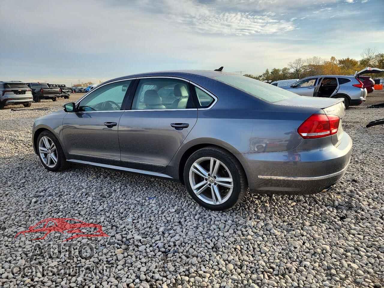 VOLKSWAGEN PASSAT 2015 - 1VWBT7A39FC008250