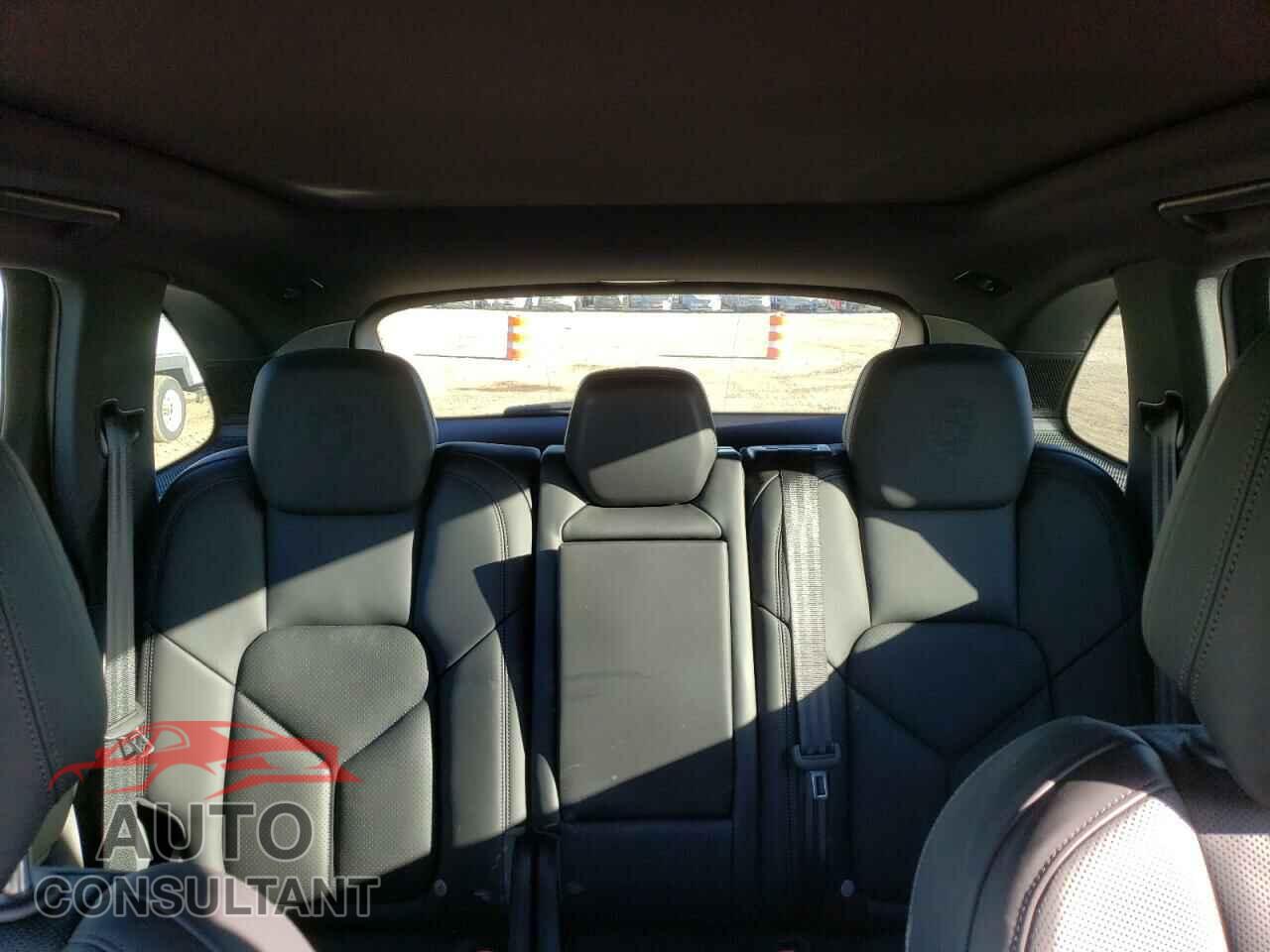 PORSCHE CAYENNE 2017 - WP1AA2A2XHKA80306