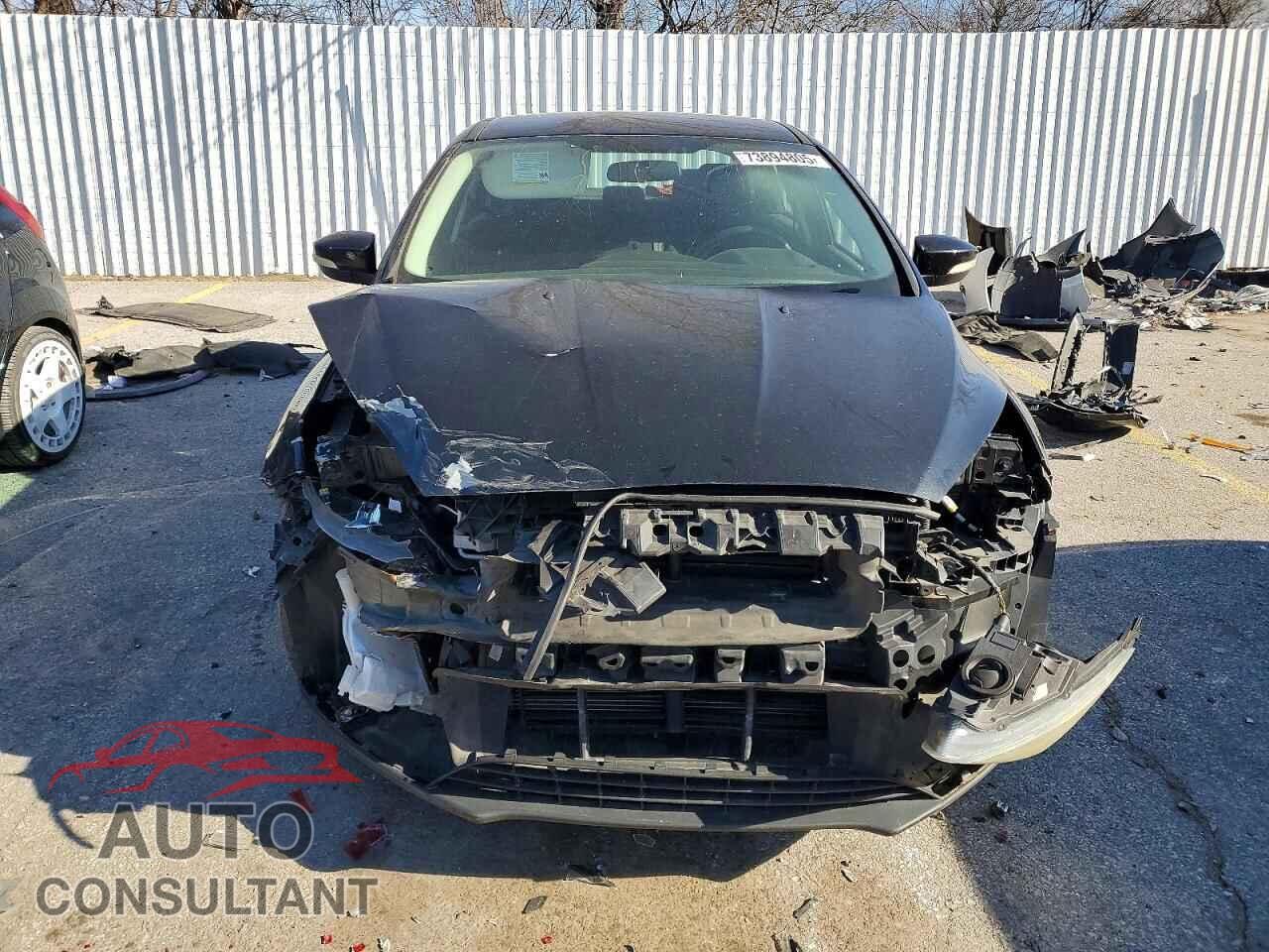 FORD FOCUS 2015 - 1FADP3F26FL217184