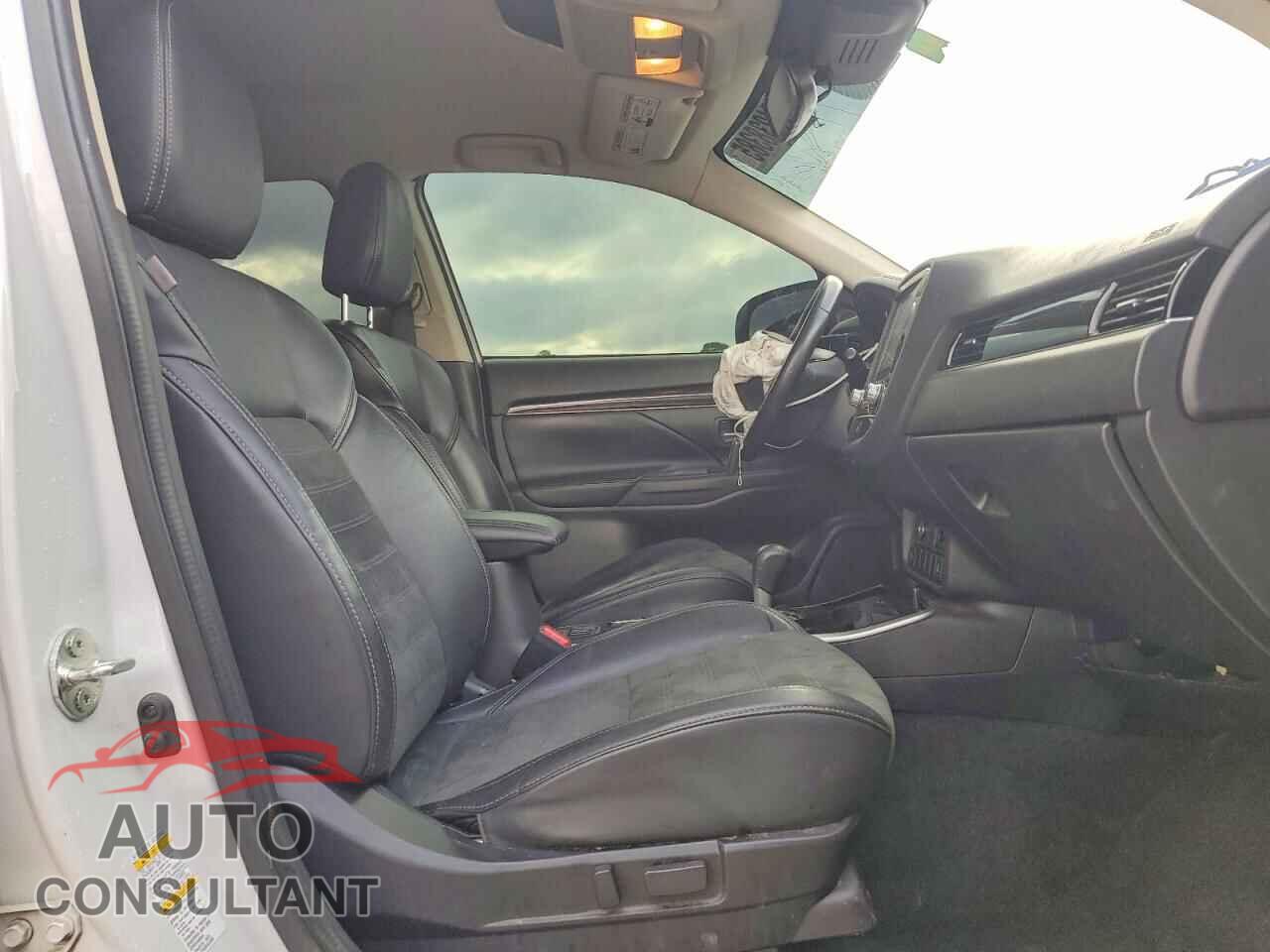 MITSUBISHI OUTLANDER 2020 - JA4AD3A30LZ011237