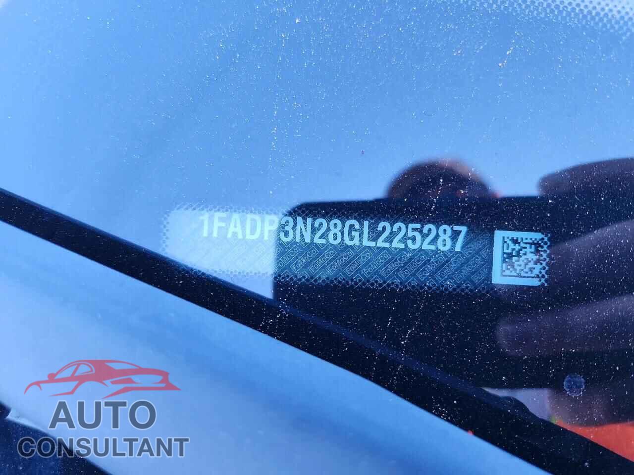 FORD FOCUS 2016 - 1FADP3N28GL225287